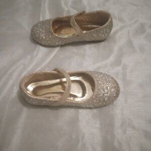 Dream Pairs girls faux white glitter dressy shoes size 6T with strap closure